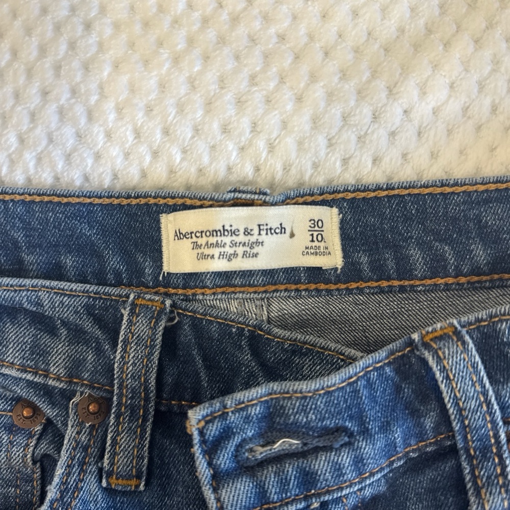 Distressed Blue Jeans - Picture 2 of 3
